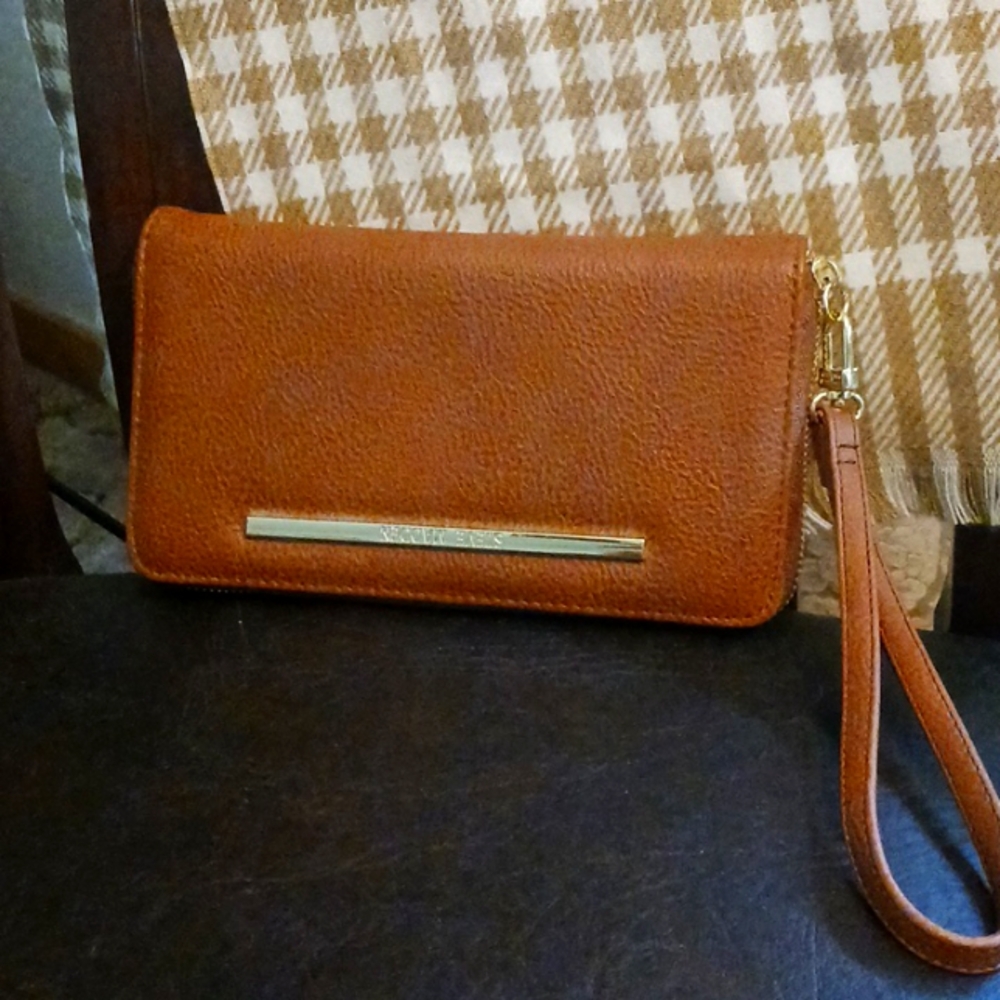 Steve Madden Zippered Ladies Wallet, Rusty Brown